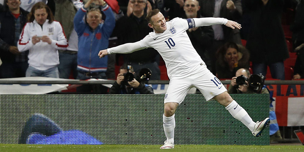 Delph: Wayne Rooney Kapten Hebat