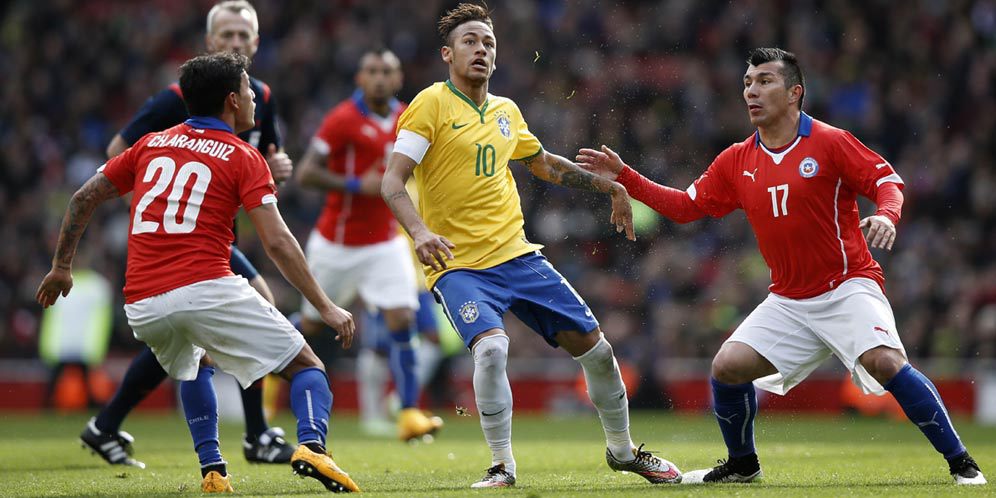 Dikasari, Neymar Tak Mau Membalas