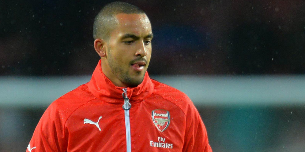 Walcott Terguncang, Wenger Salahkan Rooney 