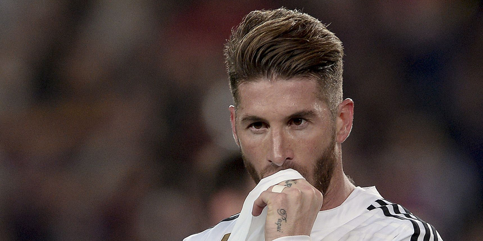 Tinggalkan Markas Madrid, Mobil Ramos Dihadang Fans