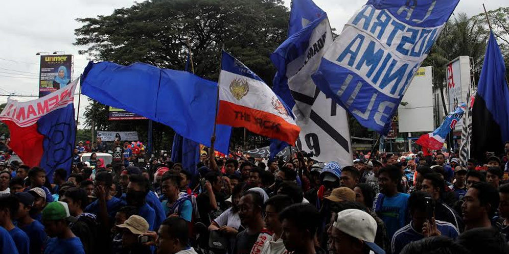 Gelar Sepakbola Jalanan, Aremania Sempat Bikin Macet