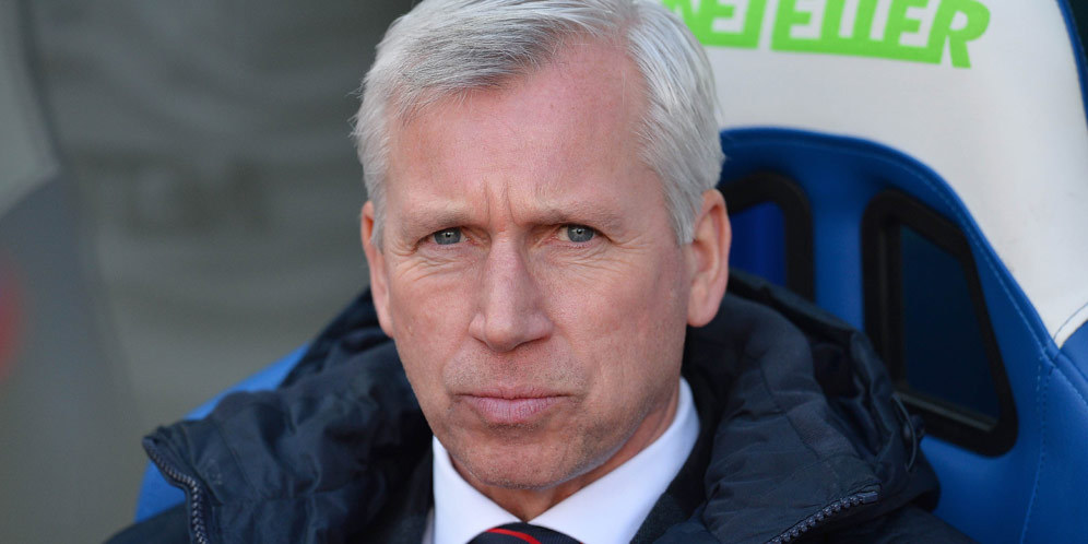 Pardew: Palace Bisa Buat Chelsea Frustrasi