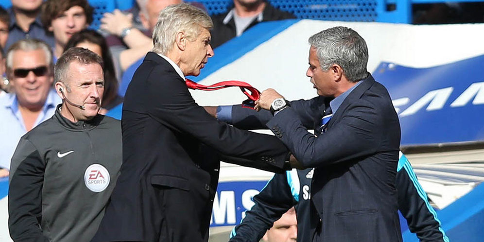 Hoddle: Wenger Harus Tiru Filosofi Mourinho