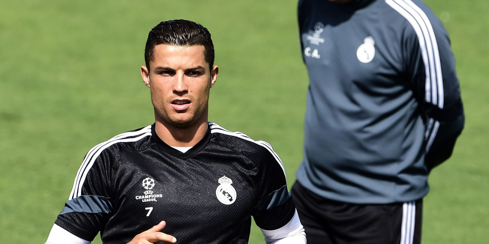 Tunjukkan Kaki Berotot, Ronaldo Gegerkan Internet 