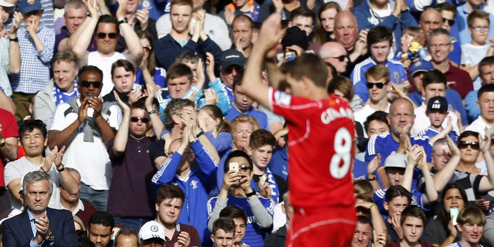 Beri Gerrard Standing Ovation, Scholes Puji Fans Chelsea