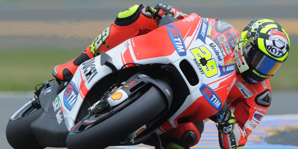 Kesakitan, Iannone Tetap Terjang Marquez-Smith