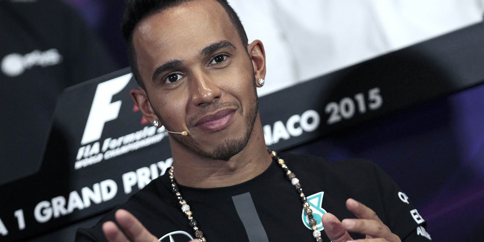 Hamilton Resmi Bertahan di Mercedes Hingga 2018