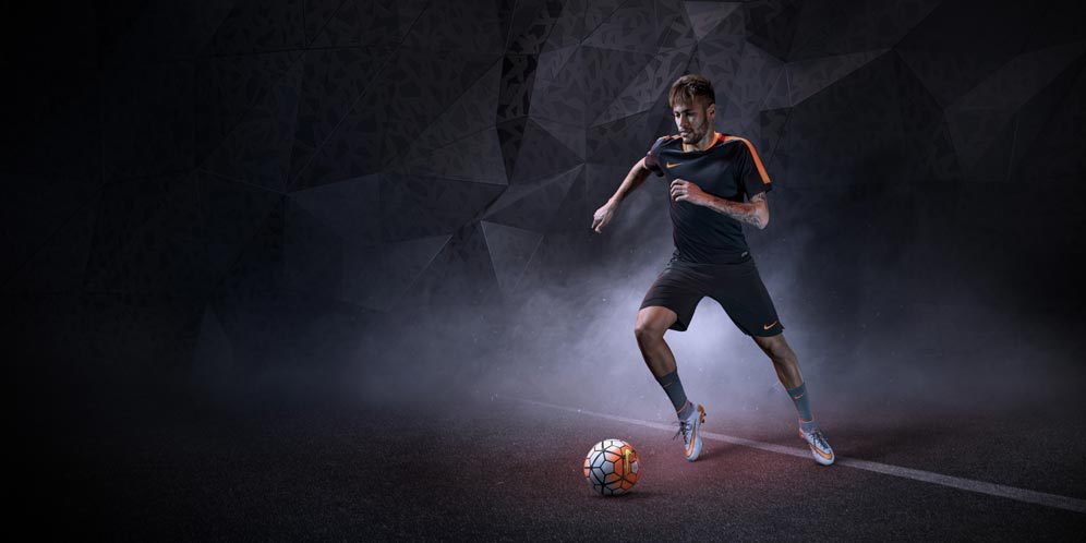 Neymar dan Rooney Rilis Hypervenom II