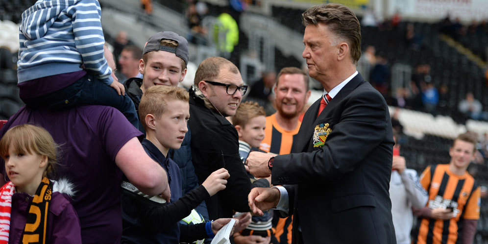 Van Gaal Terkesan Dengan Totalitas Suporter Hull