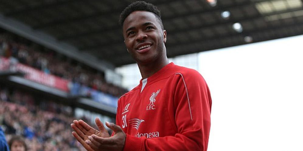 Diejek Fans Liverpool, Sterling Tertawa Sembari Bertepuk Tangan