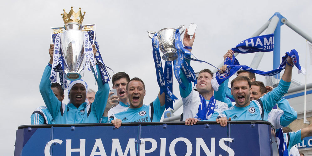 Galeri: Parade Chelsea Pamerkan Dua Trofi