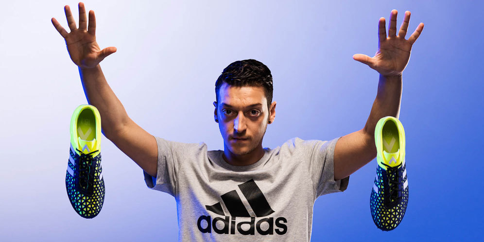 Sepatu Revolusioner Adidas Ace 15, Senjata Anyar Mesut Ozil cs