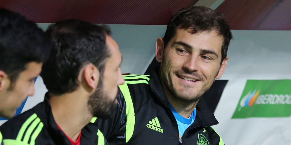 Dihibur Pelatih Spanyol, Casillas Meronta