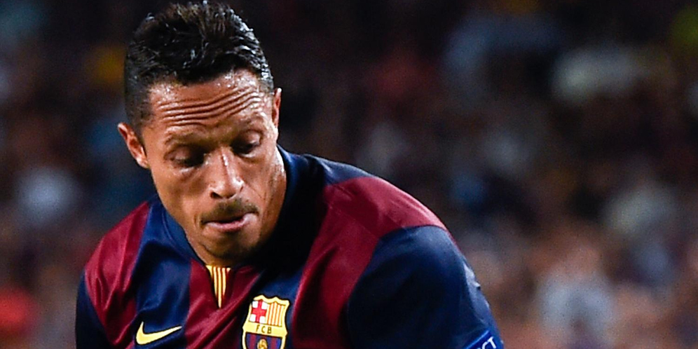 Adriano Ingin Tinggalkan Barcelona