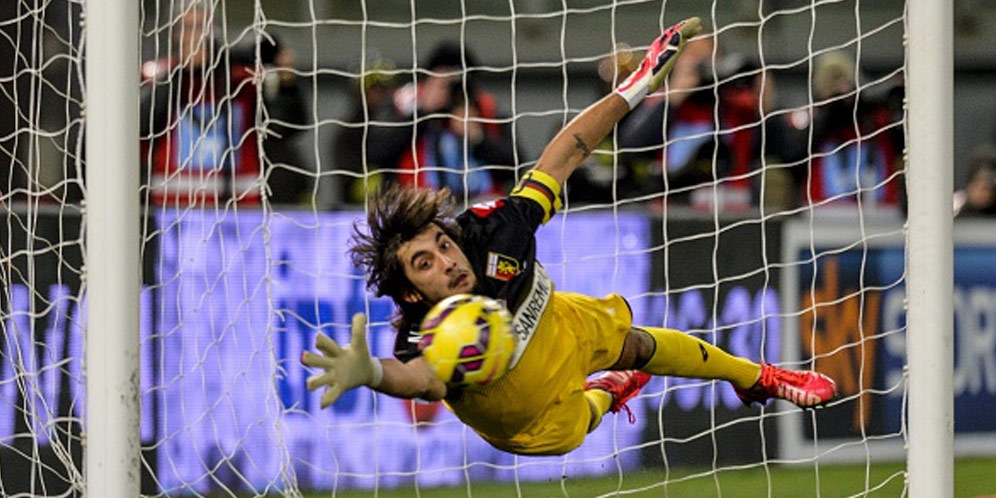 Mattia Perin Bantah Akan Gabung Tottenham