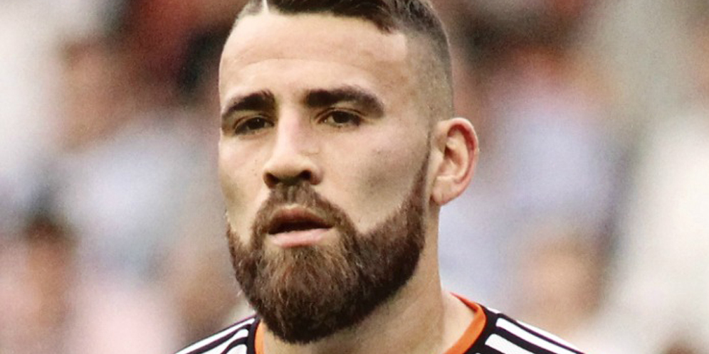 Kalahkan Madrid, City Pimpin Perburuan Otamendi 