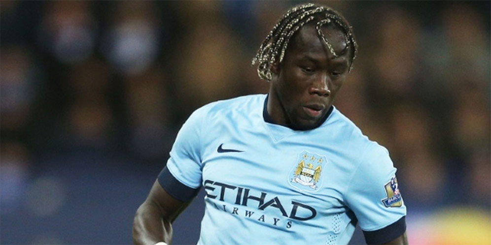 Ciuman WAGs Cantik Ini Mendarat di 'Kepala Anyar' Sagna