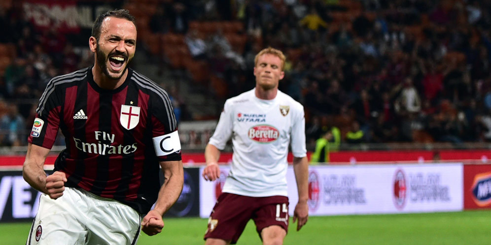 Betis Berhasrat Bawa Pazzini ke Spanyol