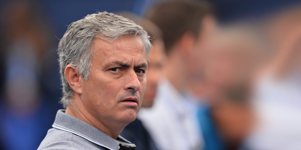 Tak Bersedia Jual Stones, Mourinho Kritik Everton