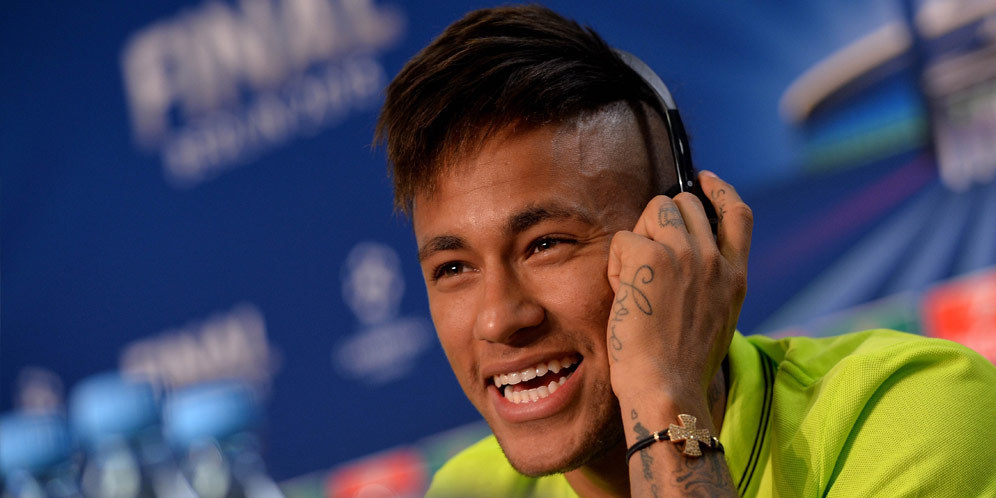 Pelesiran ke Ibiza, Neymar Gandeng Aktris Hot Negeri Samba