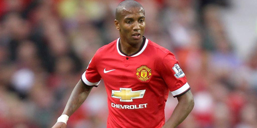 Ashley Young Resmi Perpanjang Kontrak di MU