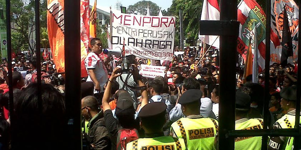 3000 The Jakmania Gelar Demo di Kantor Kemenpora