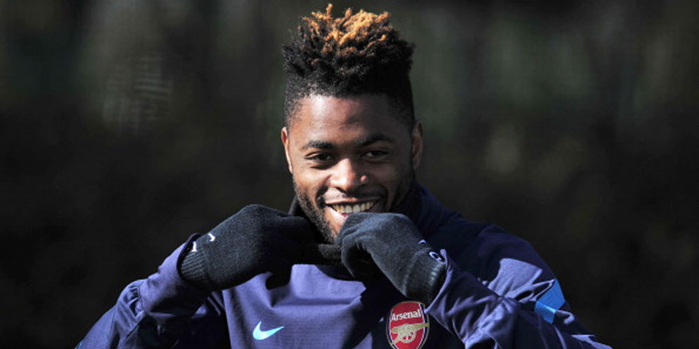 Everton Pertimbangkan Rekrut Alex Song