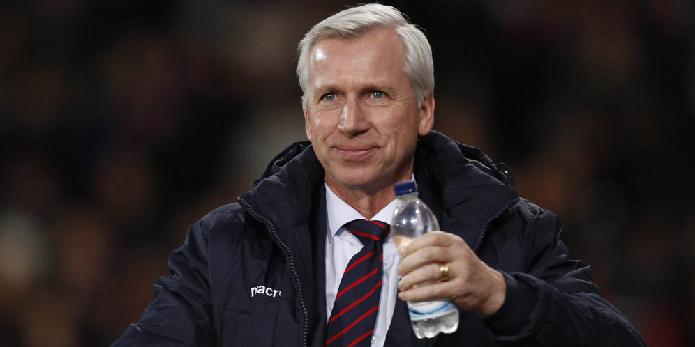 Pardew Tak Puas dengan Kinerja Wasit