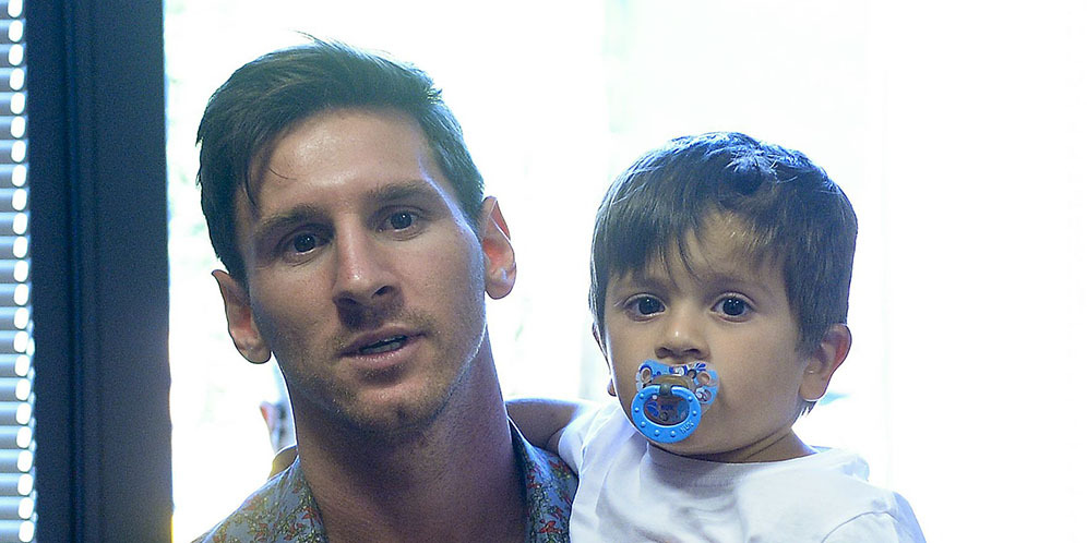 Messi Asyik Main Skuter Bareng Sang Anak 