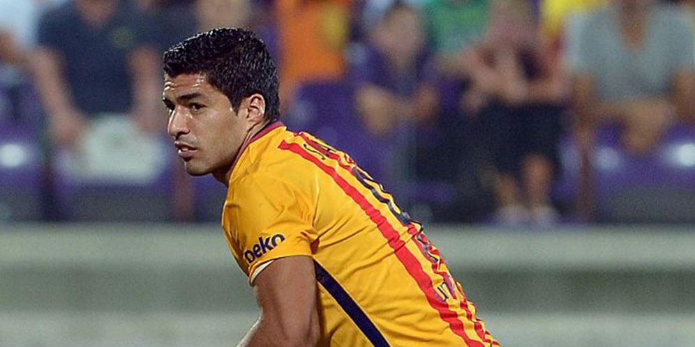 Ketahuan! Suarez Terpesona Bodi Seksi Presenter Gala UEFA