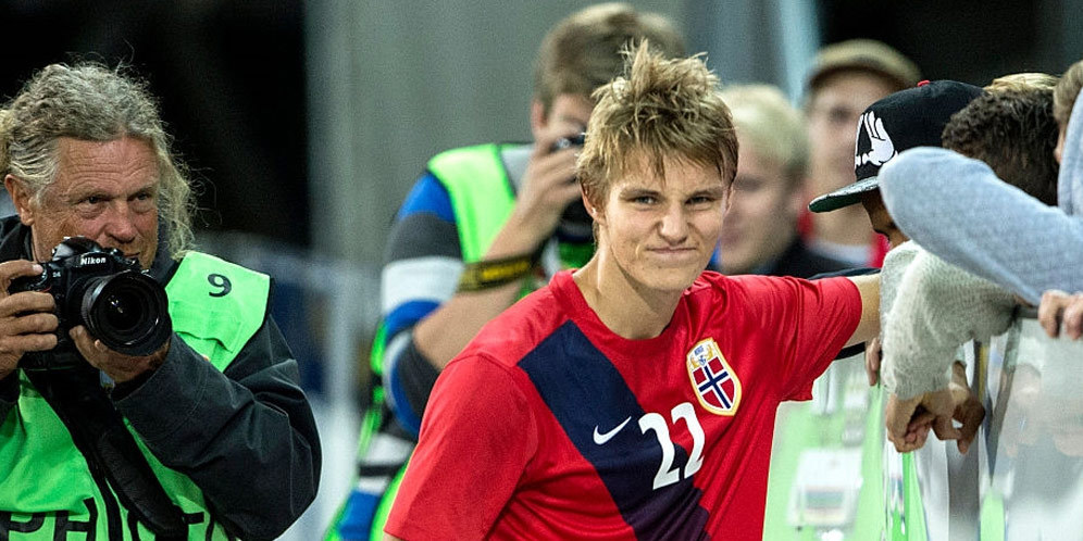 Teknik Istimewa Odegaard Lewati Pemain Inggris U-21