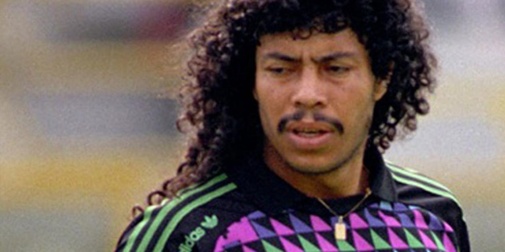 Setelah 20 Tahun, Rene Higuita Ulangi Aksi Scorpion Kick