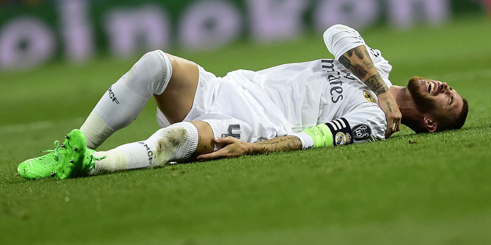 Gagal Sundul Bola, Sergio Ramos Terjun ke Kolam