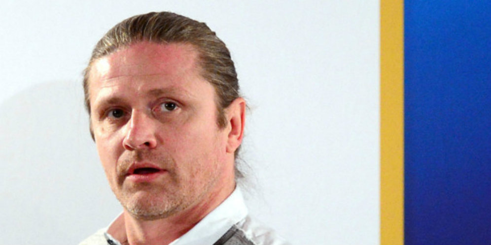 Emmanuel Petit Menyesal Tak Gabung Manchester United