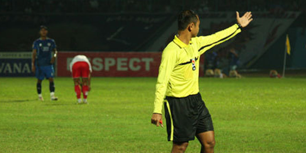 Wasit Oki Diduga Maki Kapten Persebaya United