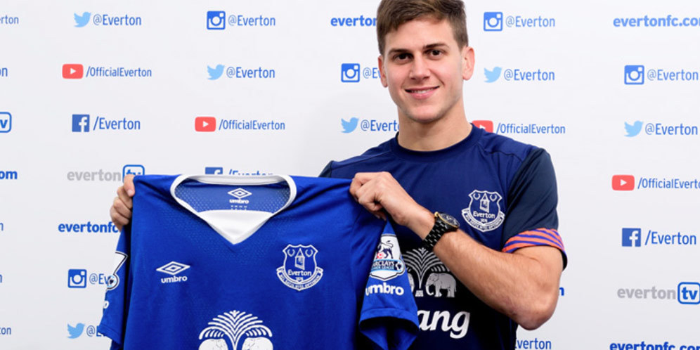 Pemain Everton Ini Sempat Dilarang Sang Ayah Bermain Sepakbola