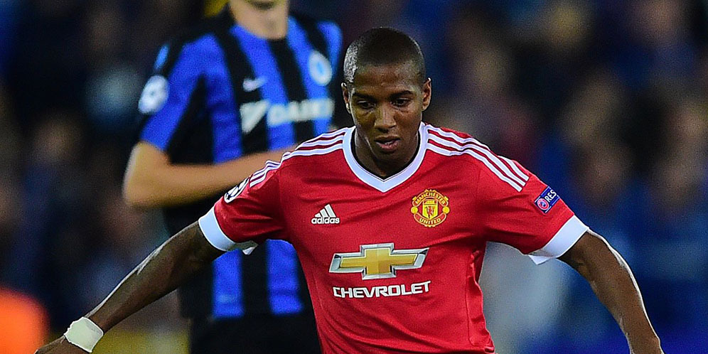 Ashley Young Ajukan Diri Gantikan Peran Luke Shaw