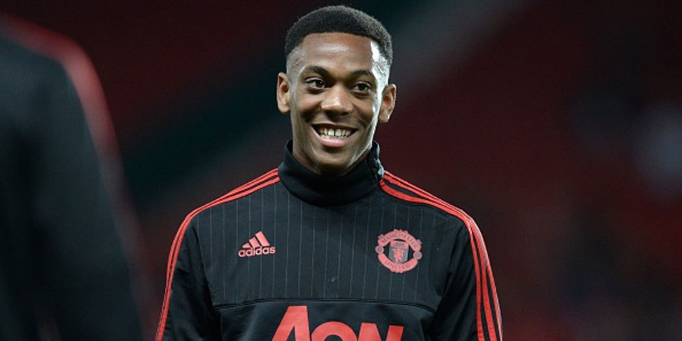 Cetak Gol Ala Striker Dunia, Martial Belajar Bahasa Inggris Ala Anak SD