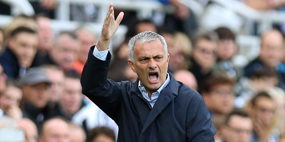 Porto di Puncak, Chelsea Terjerembab, Mourinho Woles