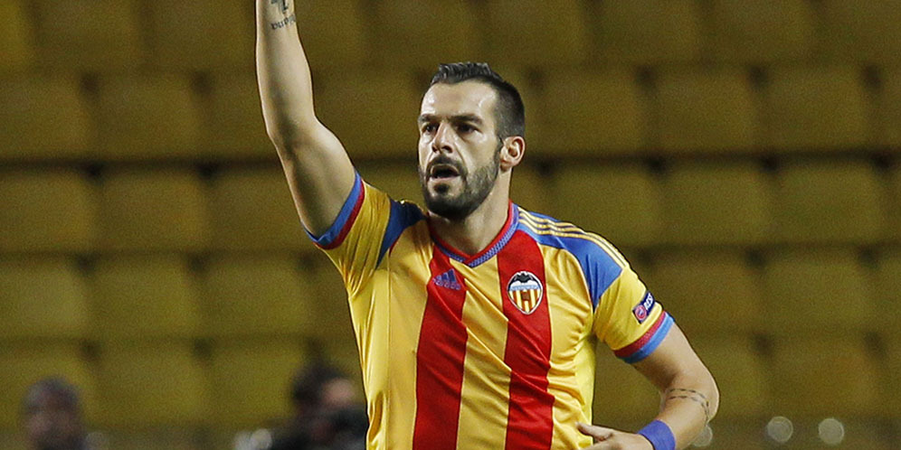 Buru Bomber Senior, Barcelona Incar Negredo dan Kuyt