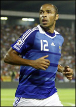 Thierry Henry, selamat dari sanksi FIFA. (c)AP