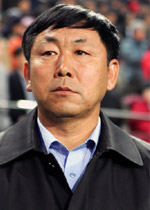 Kim Jong-Hun, pelatih Korea Utara (c) Zimbio