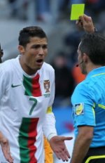 Cristiano Ronaldo, saat mendapat kartu kuning
(c)afp