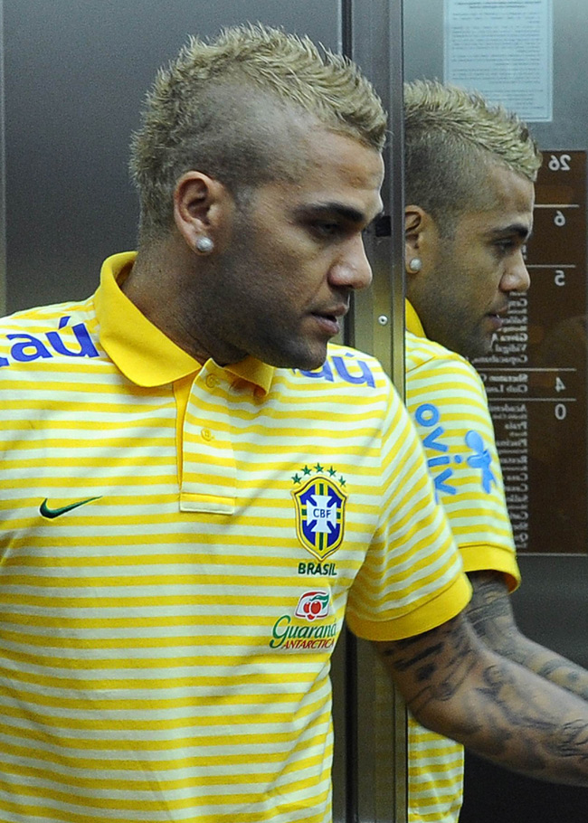Photoshot - Rambut Baru Alves - Bola.net