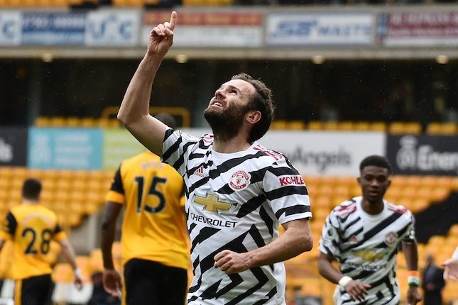 Selebrasi Juan Mata usai menyumbang gol buat Manchester United kala melawan Wolverhampton dalam laga pekan terakhir Premier League, Minggu (23/5/2021). (c) AP Photo
