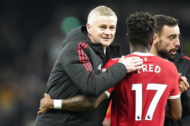 Manajer Manchester United, Ole Gunnar Solskjaer (kiri) bersama Fred dan Bruno Fernandes (c) AP Photo