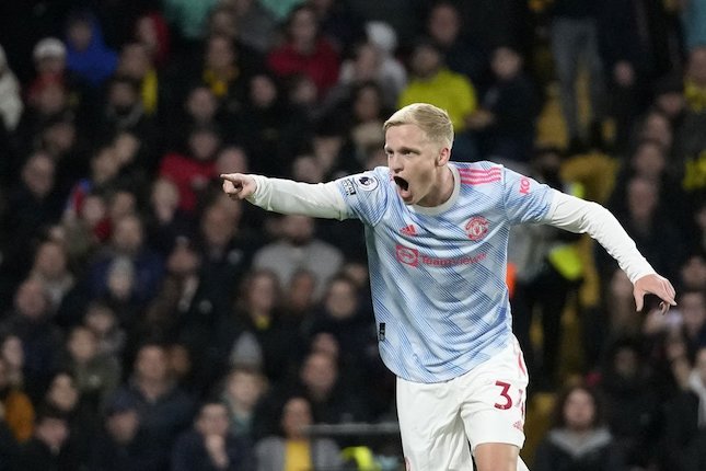 Donny van de Beek usai mencetak gol pada laga melawan Watford di pekan ke-12 Premier League 2021/2022 (c) AP Photo