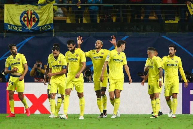 Pemain Villarreal merayakan gol Etienne Capoue ke gawang Young Boys di matchday 4 Grup F Liga Champions, Rabu (3/11/2021) dini hari di Ceramica Stadium. (c) AP Photo/Alberto Saiz
