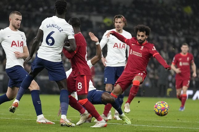Duel Tottenham vs Liverpool di matchday 18 Premier League 2021-22 di Tottenham Hotspur Stadium, Minggu (19/12/2021) malam WIB. (c) AP Photo