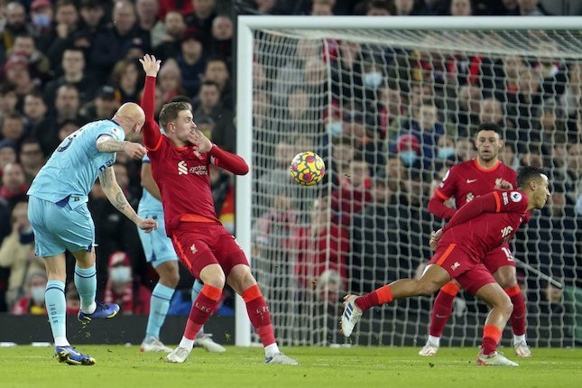 Duel Liverpool vs Newcastle di matchday 17 Premier League 2021-22 di Anfield, Jumat (17/12/2021) dini hari WIB. (c) AP Photo